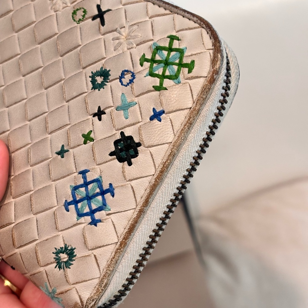 Bottega Veneta RARE ‘Meadow’ White Embroidered Intrecciato Flower Wallet W/ Box - Picture 4 of 15